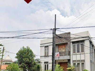 Gedung 3 Lantai Pinggir Jalan Lingkar Timur Duren Sawit, Jakarta Timur