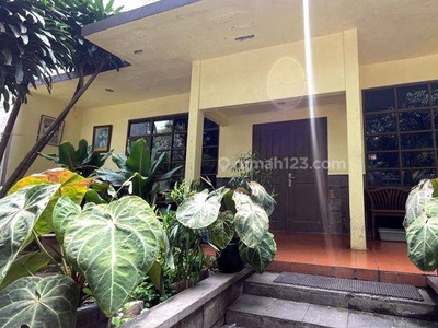 Jual Cepat Hrg Dkt NJOP Rumah Hoek Depan Taman di Pondok Indah