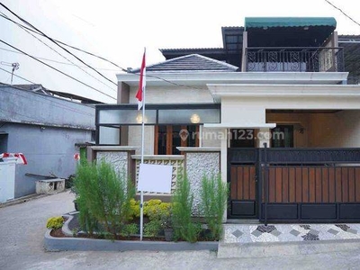 Rumah 2 Lantai Bagus Furnished SHM di Sawangan, Depok