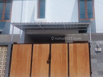 Rumah baru di Jl Gn soputan 2 Lantai one gate