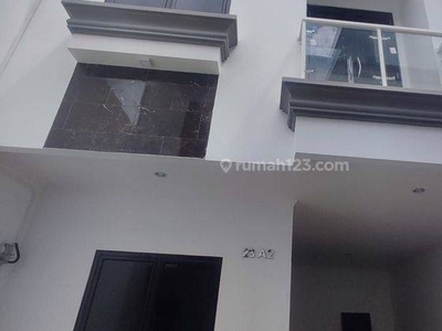 Rumah dijual mewah SHM di jakarta pusat cempaka putih