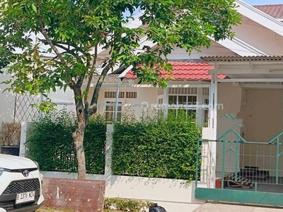 Rumah siap huni bisa untuk kantor di Bintaro sektor 5, Tangerang Selatan.