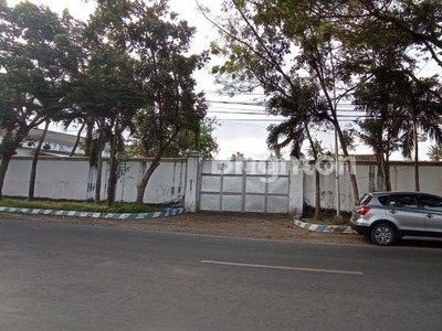 tanah bekas pabrik beras cukup luas , pinggir jalan ,strategis jl brawijaya muncar banyuwangi