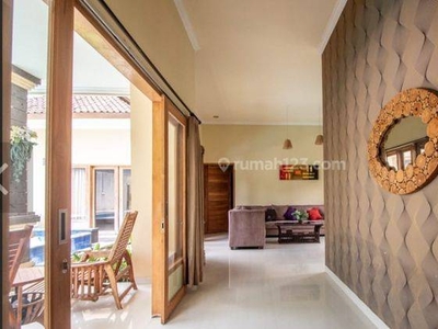 Villa 3 Bedrooms For Longterm Rent In Kerobokan Area Rk9