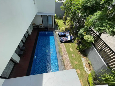 Dijual Rumah Graha Natura Surabaya Barat Semi Furnish ada Pool (2612)