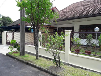Rumah 2 Lantai Bagus Unfurnished SHM Veteran Jakarta Selatan Siap Huni