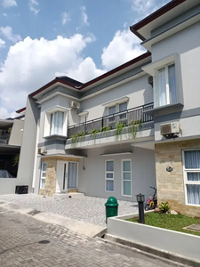 Rumah Baru Luas Pinggir Jalan Raya Wolter Monginsidi Semarang