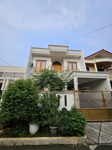 Rumah Dalam Komplek Elit di Pondok Kelapa Strategis Dekat Tol Becakayu