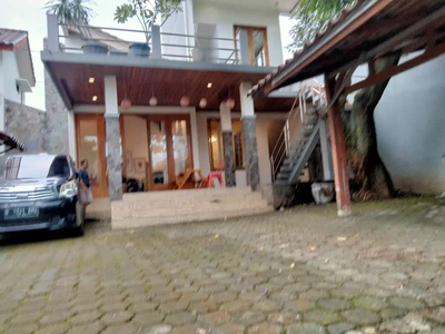 Rumah Eklusive Semi Villa di Tanjung Barat Jakarta Selatan