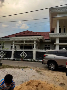 Rumah mewah di tengah kota