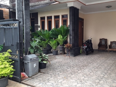 Rumah, Asri, Cantik Lingkungan aman dan Nyaman di Graha Raya Bintaro
