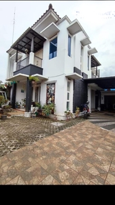 Rumah dengan Luas Bangunan Besar di Cipayung JakTim