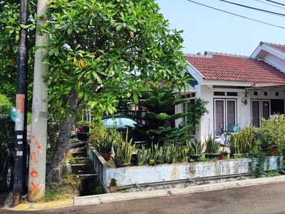 Dijual Rumah Hoek Harga termurah di Kota Harapan Indah, Bekasi