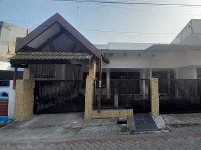 Rumah Jalan Darmo Permai Utara Surabaya 1,5 Lantai
