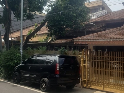 Rumah Strategis Diarea Cempaka Putih Hanya 300M Dari Jalan Utama.