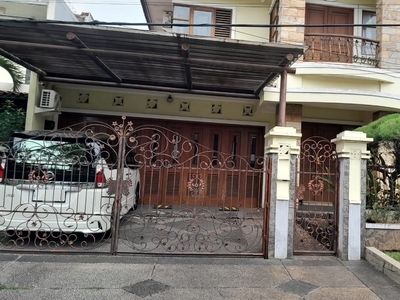 Rumah Mewah, bangunan terawat, Lingkungan nyaman dan aman di Bintaro Sektor 7