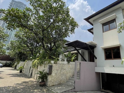 Rumah Siap Huni Dalam Kompleks Kemang