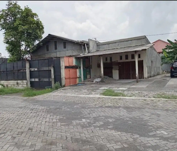 Dijual Bangunan Rumah + Gudang hitung Tanah di Gayungsari