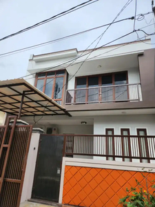 Dijual Rumah Bagus, Semi furnish di Jl. Kucica, Bintaro Jaya 9