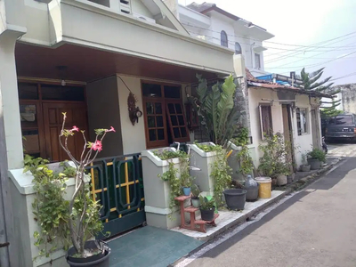 Dijual Rumah Lokasi Strategis di Tengah Kota Surakarta