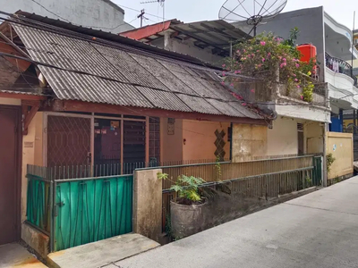 DIJUAL RUMAH PADEMANGAN 187m2 LOKASI BAGUS, 1.5 LANTAI, KODE AH, JV