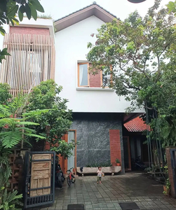 Dijual Rumah Resort Dua Lantai dengan Rooftop Asri Estetik di Jakarta