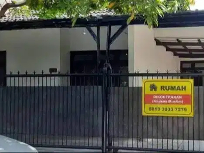 Dikontrakkan rumah Muslim Wiskai 2 dekat MERR Surabaya bayar bulanan