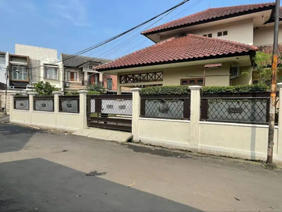 RUMAH ASRI BAGUS DI TENGAH KOTA BANDUNG AREA SURAYALAYA BUAH BATU