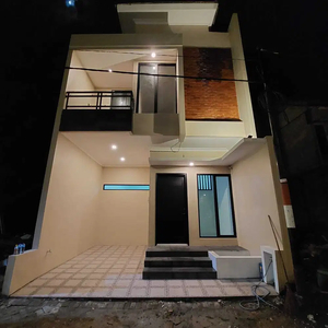 Rumah modern 2 lantai dekat kampus di kota malang