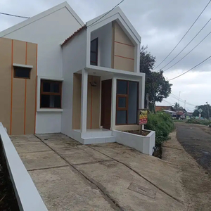 RUMAH SIAP HUNI PINGGIR JALAN DESA CLEUNYI