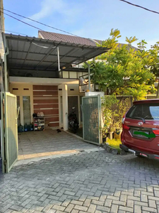 Terawat Rumah Taman Wisata Regency Gresik Ada Garasi