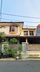 Dijual Rumah 2 Lantai Lokasi Strategis di Tanjung Duren, Jakarta