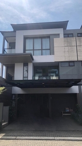 Dijual Rumah Mewah Full Furnished HOEK di Cluster ZORA BSD City