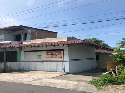 Dijual 2 rumah gandeng dan 1 kios