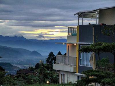 Premium Rumah Nyaman View Pegunungan & View kota Bandung strategis