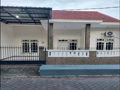 Wisma Lidah Kulon-- Disewakan Dekat Unesa ada AC