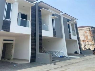 PALING DICARI! Rumah Cantik Strategis 2 lantai di pulo gadung