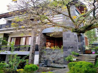 Rumah di Dago Resor Pakar Dengan View Kota Bandung