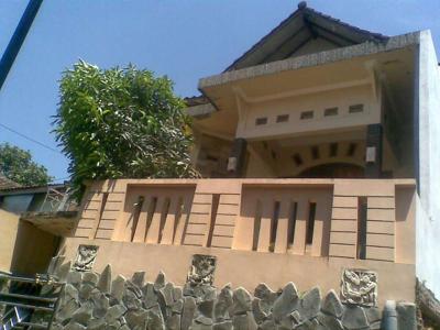 Rumah Dua Lantai Kawasan Trunojoyo Banyumanik