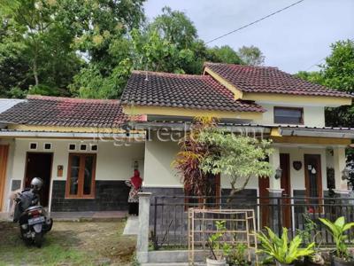 Rumah Luas Siap Huni dalam Cluster Perumahan di Banguniiwo Yogyakarta