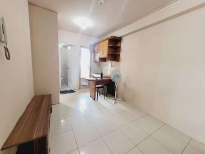 Sewa Apartemen Gading Nias di Emerald 2 Kamar Semifurnished Lt 8 HOEK