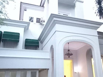 Rumah Klasik Modern dg cat Putih di jalan Utama Permata Hijau, Segera Jual!!