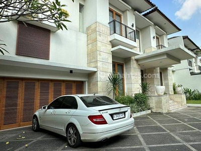 Beautiful and Modern House For Rent in Kemang Area