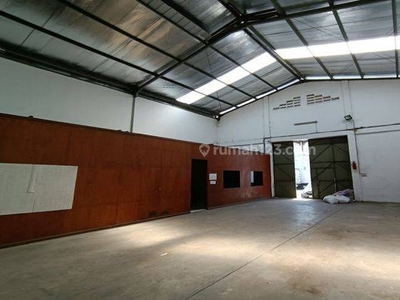 Dijual Gudang di Kayu Besar Kamal, Kamal 500 m² Ada office Akses 40ft Siap Pakai
