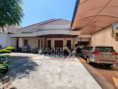 Dijual Rumah Desain Klasik di Jl. Sedap Malam, Genteng Kota Surabaya