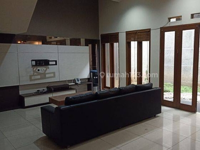 Disewakan Rumah Bagus 220m² di Lemahnendeut