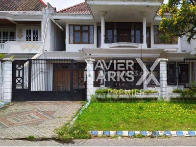 Disewakan Rumah Luas 2 Lantai Mewah di Boulevard Araya Malang