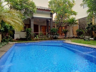 Modern Tropical House With Big Private Pool At Kemang Selatan