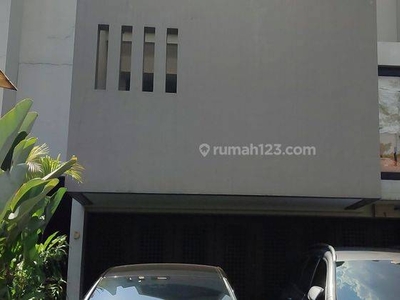 Rumah 2 Lantai Bagus Semi Furnished di Cipete, Jakarta Selatan