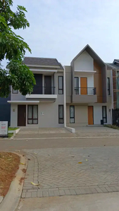 rumah 2 lantai di cluster sirena